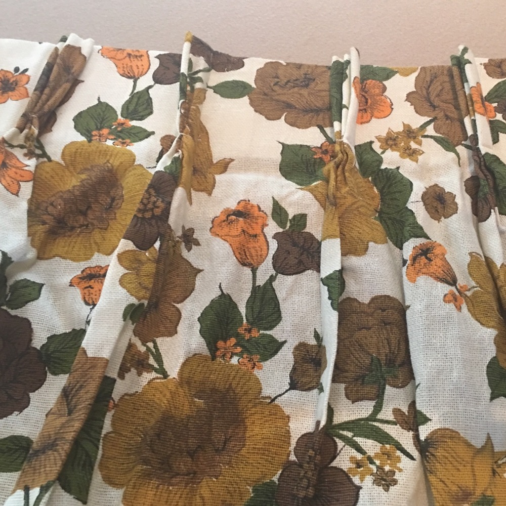 Vintage Retro Estate Curtain